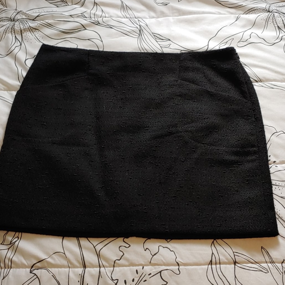 Limited short skirt